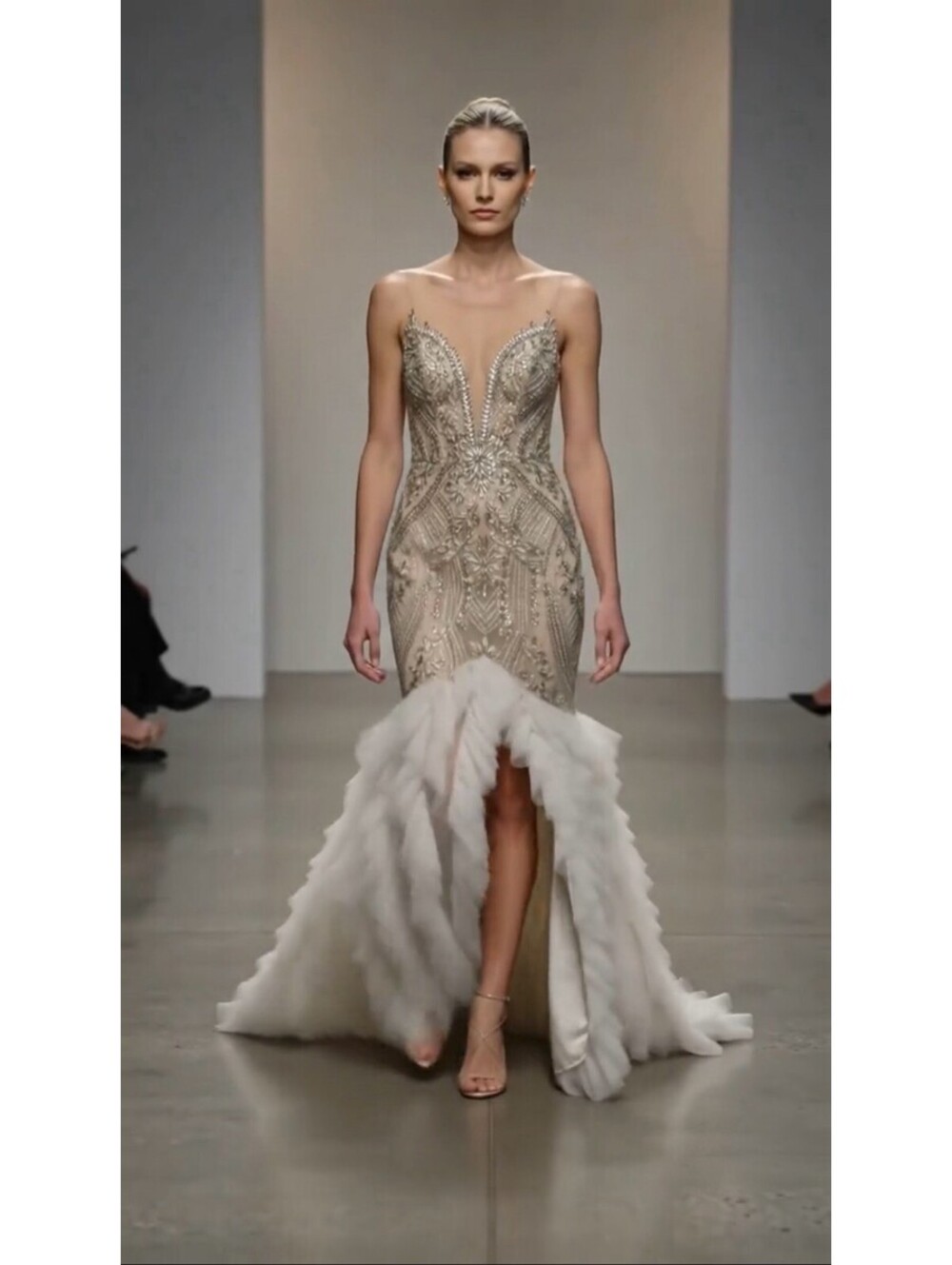 Silver Nude Ivory Feather Illusion Prom Dress Size 6 Gown Homecoming HOCO Gala